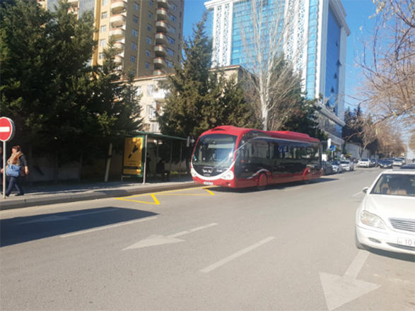 В Баку перенесены две автобусные остановки (ФОТО)
