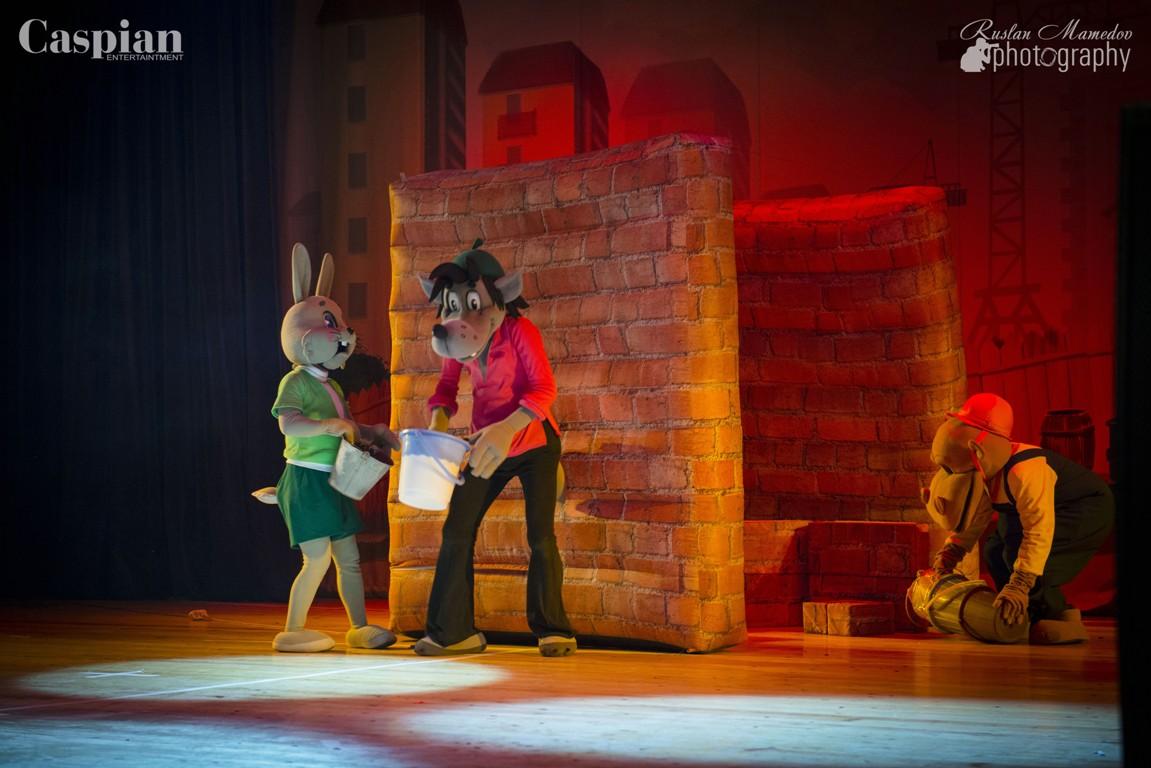 Заяц и Волк из "Ну, погоди!" приехали в Баку (ФОТО)