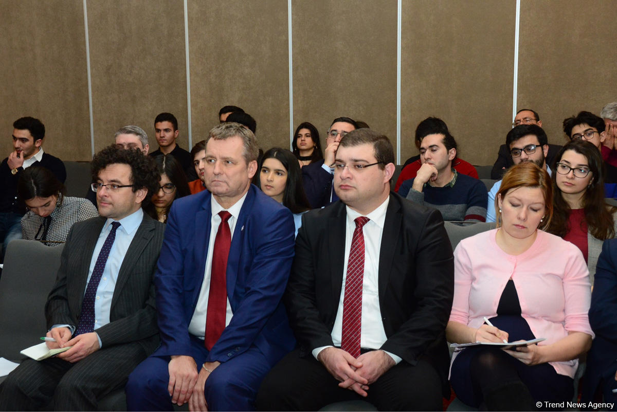 В Баку прошла конференция, посвященная безопасности в Восточной Европе и постсоветских странах (ФОТО)