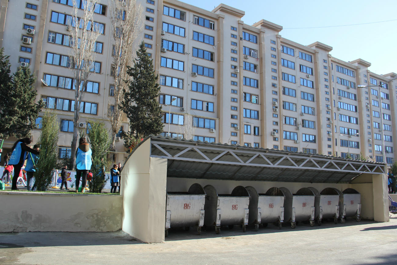 В Баку в рамках проекта "Наш двор" благоустроен 15 двор (ФОТО)