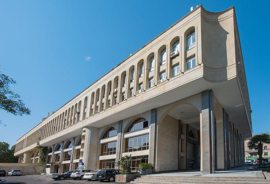 В Баку закрыт главный выход станции метро «Элмляр Академиясы»