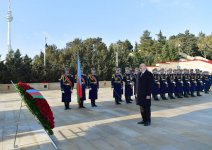 Azerbaijani president, first lady pay tribute to January 20 martyrs (PHOTO)