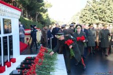 Azerbaijani public pays tribute to January 20 victims (PHOTO)