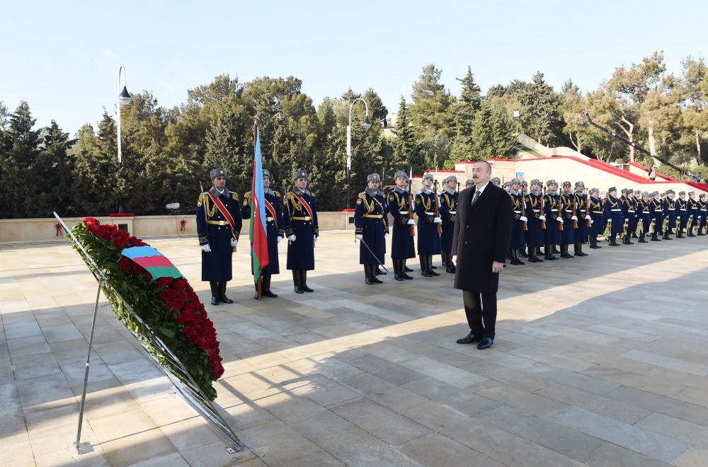 Президент Ильхам Алиев и Первая леди Мехрибан Алиева почтили светлую память шехидов 20 Января (ФОТО) (версия 3)