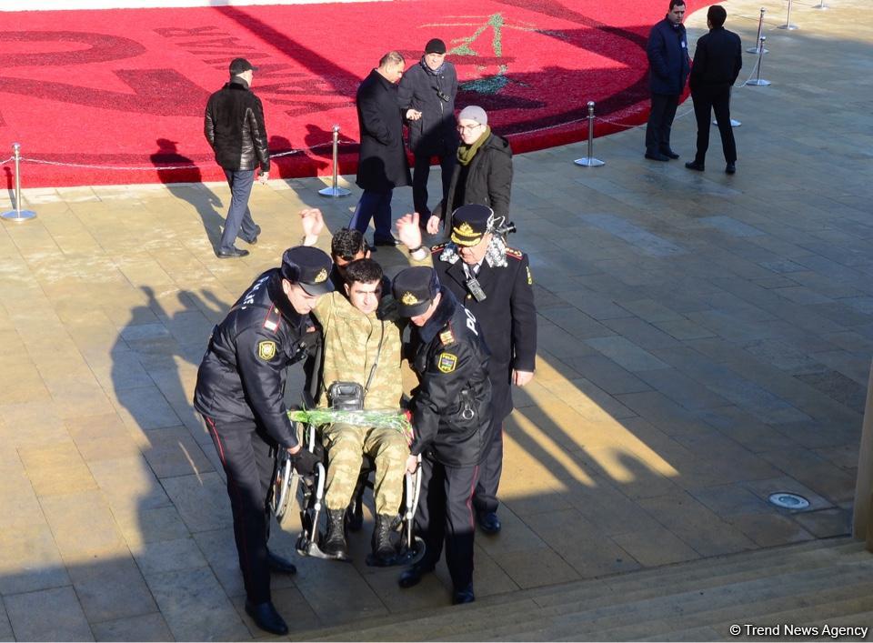 Azerbaijani public pays tribute to January 20 victims (PHOTO)