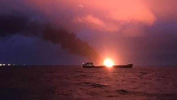 Девять человек погибли при пожаре на суднах в Керченском проливе
