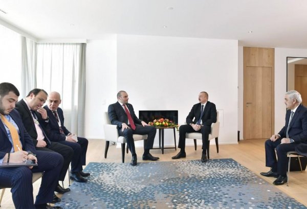 President Ilham Aliyev meets Georgian PM in Davos (PHOTO)