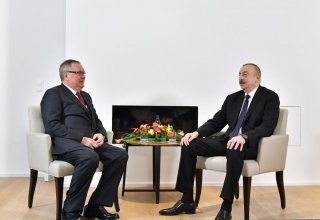 Президент Ильхам Алиев встретился в Давосе с главой Банка ВТБ