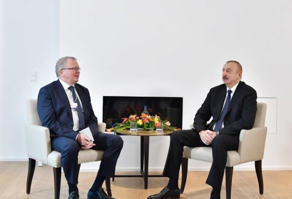 President Aliyev meets Equinor CEO in Davos (PHOTO)