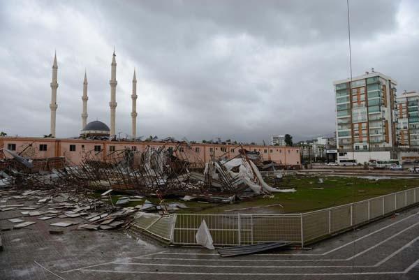 Ураган в Турции - есть погибший и раненные (ФОТО)