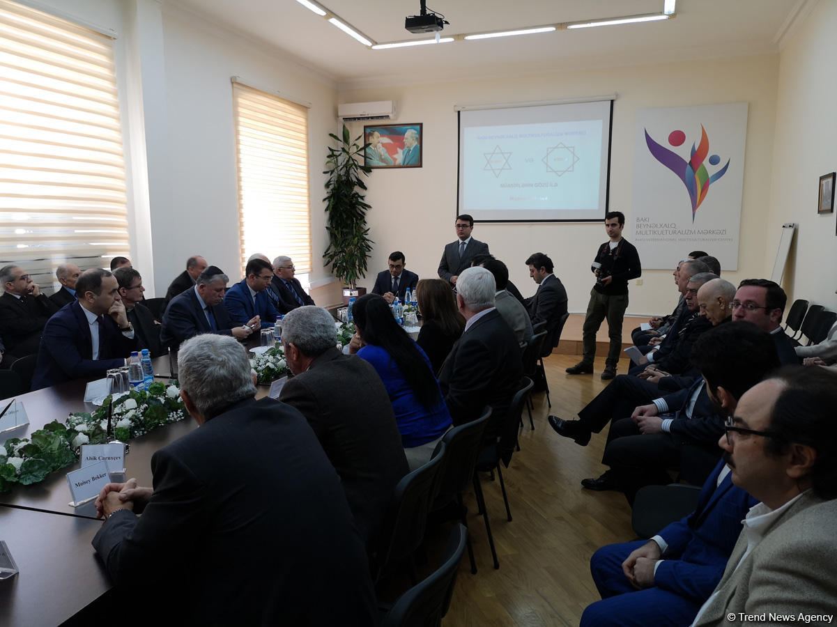 В Баку состоялся "круглый стол" на тему  "Холокост и Ходжалы глазами современников" (ФОТО)