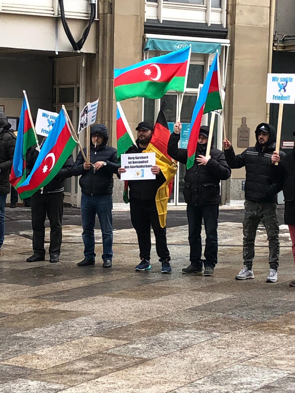 В Германии прошла акция под лозунгом «Азербайджан хочет мира и справедливости!» (ФОТО)