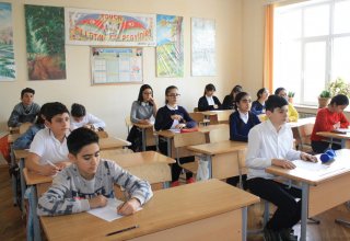 В этом году в школах Азербайджана мальчиков будет больше