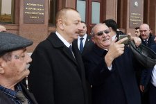 Президент Ильхам Алиев и Первая леди Мехрибан Алиева встретились с семьями шехидов (ФОТО) (версия 3)