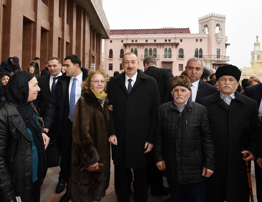 Prezident İlham Əliyev və birinci xanım Mehriban Əliyeva şəhid ailələri ilə görüşüblər (YENİLƏNİB-2) (FOTO)