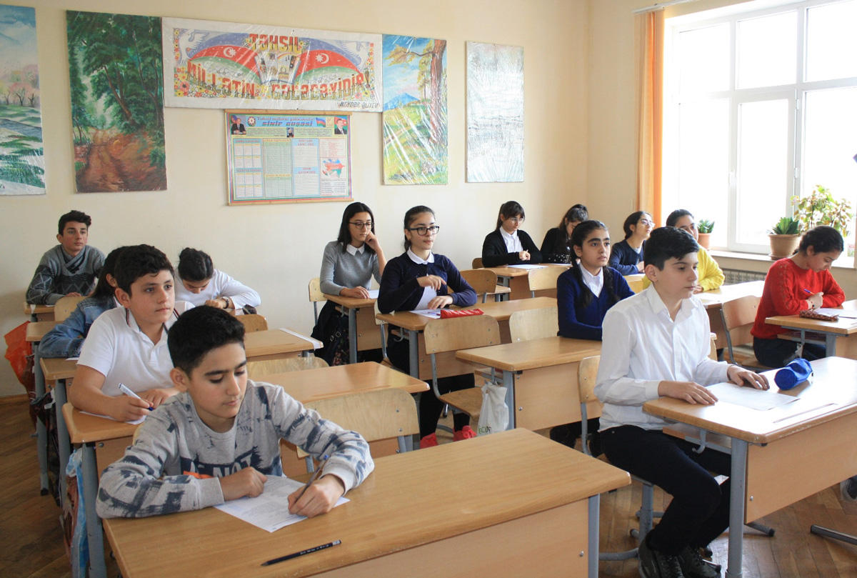 В Азербайджане 30% школ проводят занятия во второй или третьей смене