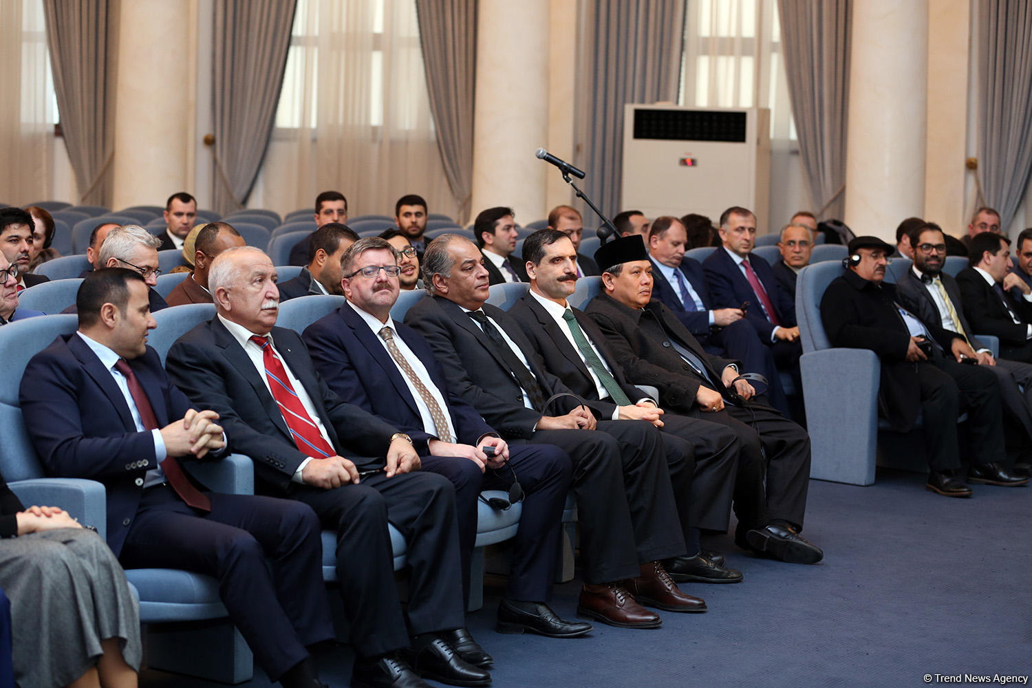 Hikmət Hacıyev: Ermənistanın azərbaycanlıları etnik təmizləməyə məruz qoyaraq erməni icmasına imtiyazlı hüquqlar tələb etməsi bütün sənədlərə ziddir (FOTO)