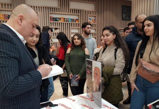 Дождь издалека…Лауреат Лондонской и Российской премии встретился с азербайджанскими читателями (ФОТО)