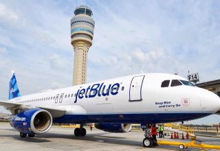 Самолет авиакомпании JetBlue совершил посадку в Лос-Анджелесе после удара молнии