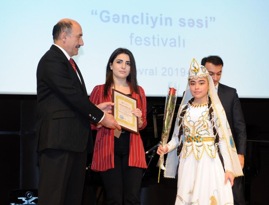 В Баку состоялась церемония награждения в честь Дня молодежи Азербайджана (ФОТО)
