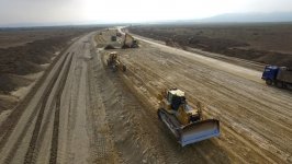 Продолжается строительство новой автодороги Баку-Губа-граница с Россией (ФОТО/ВИДЕО)