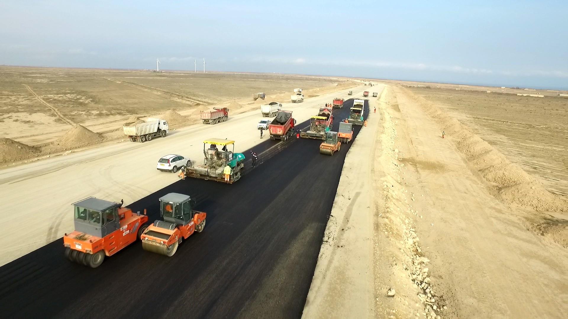 Продолжается строительство новой автодороги Баку-Губа-граница с Россией (ФОТО/ВИДЕО)