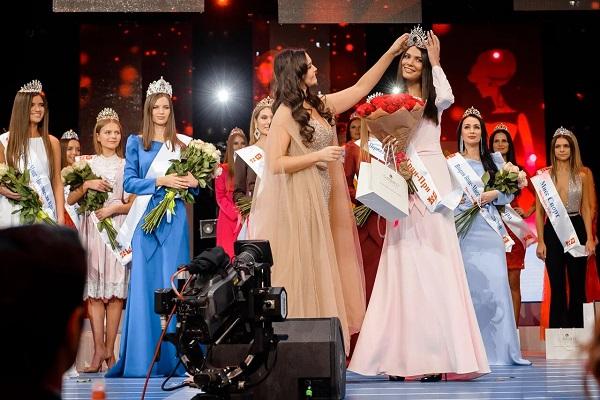 Азербайджанский гипнотизер выбрал "Мисс Москвы" (ФОТО)