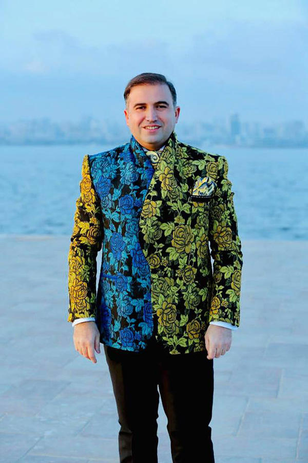 Гаджи Нуран Гусейнов создал бренд цветочных и ярких костюмов (ФОТО) - Gallery Image