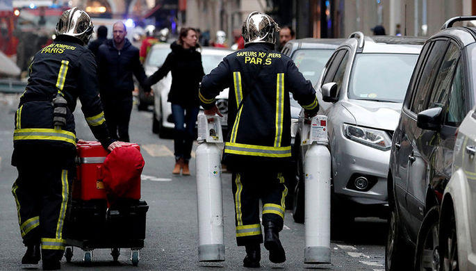 Пожар начался в Париже на одном из крупнейших в мире продуктовых рынков