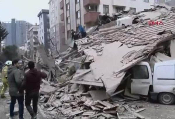 İstanbulda çökən binanın dağıntıları altından 5 yaşlı qız uşağı xilas edildi