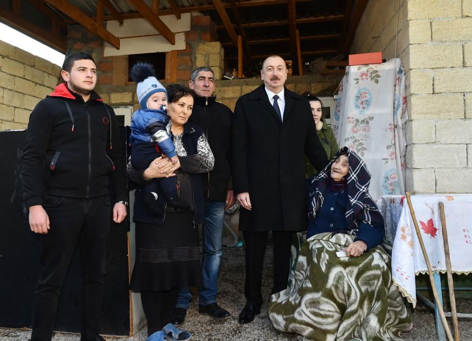 Президент Азербайджана: Все аварийные дома за короткий срок будут либо восстановлены, либо отстроены заново (версия 2)