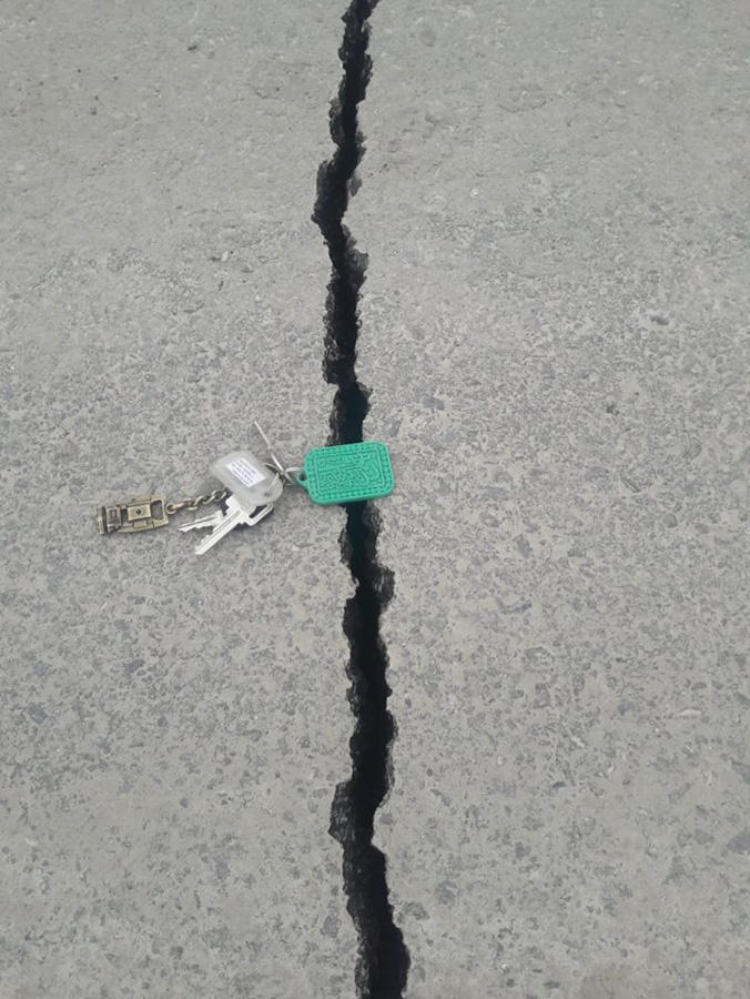 В Азербайджане после землетрясения на автодорогах зарегистрированы трещины и оползни (ФОТО)