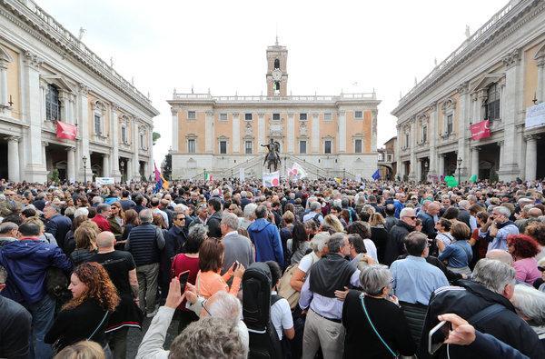 Romada yüzminlərlə insan hökümətin siyasətinə qarşı aksiyada iştirak edib