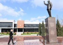 Президент Ильхам Алиев прибыл в Бейлаганский район (ФОТО)