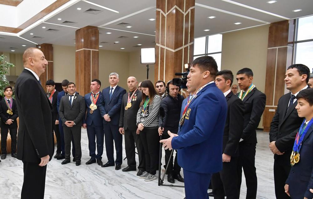 Президент Ильхам Алиев принял участие в открытии Олимпийского спорткомплекса в Бейлагане (ФОТО)