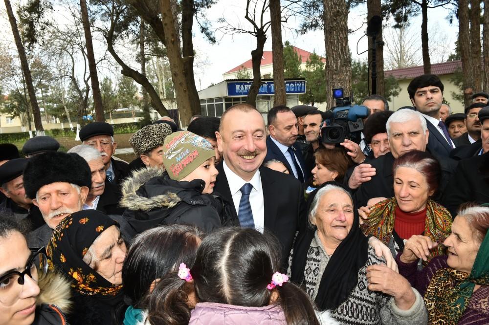 Президент Ильхам Алиев: Я всегда опирался на поддержку народа, вера народа в меня придает мне силы (версия 2)