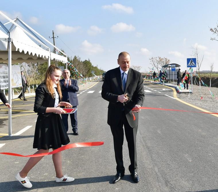 Президент Ильхам Алиев принял участие в открытии автодороги в Бейлаганском районе (ФОТО)