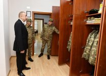 Верховный главнокомандующий ВС Азербайджана Ильхам Алиев ознакомился с условиями в новопостроенной N-й воинской части в Бейлагане (ФОТО) (версия 2)