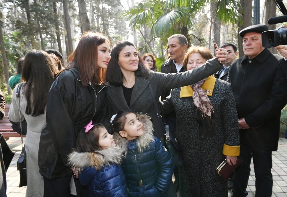 Первый вице-президент Мехрибан Алиева встретилась с гянджинцами в парке культуры и отдыха "Хан багы" (ФОТО)