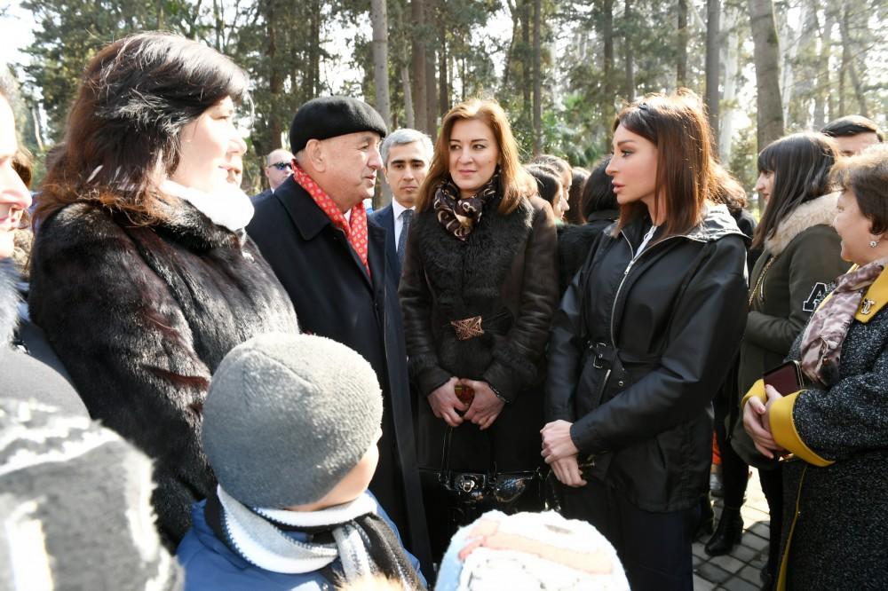 Первый вице-президент Мехрибан Алиева встретилась с гянджинцами в парке культуры и отдыха "Хан багы" (ФОТО)