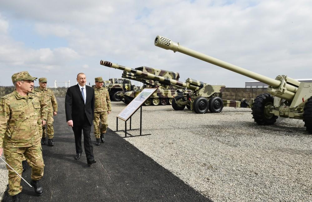 Верховный главнокомандующий ВС Азербайджана Ильхам Алиев ознакомился с условиями в новопостроенной N-й воинской части в Бейлагане (ФОТО) (версия 2) - Gallery Image