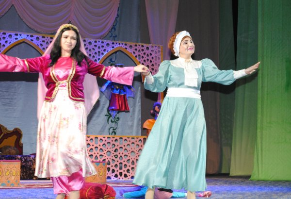 Sumqayıt Dövlət Dram Teatrı azyaşlı tamaşaçıları sevindirib (FOTO)