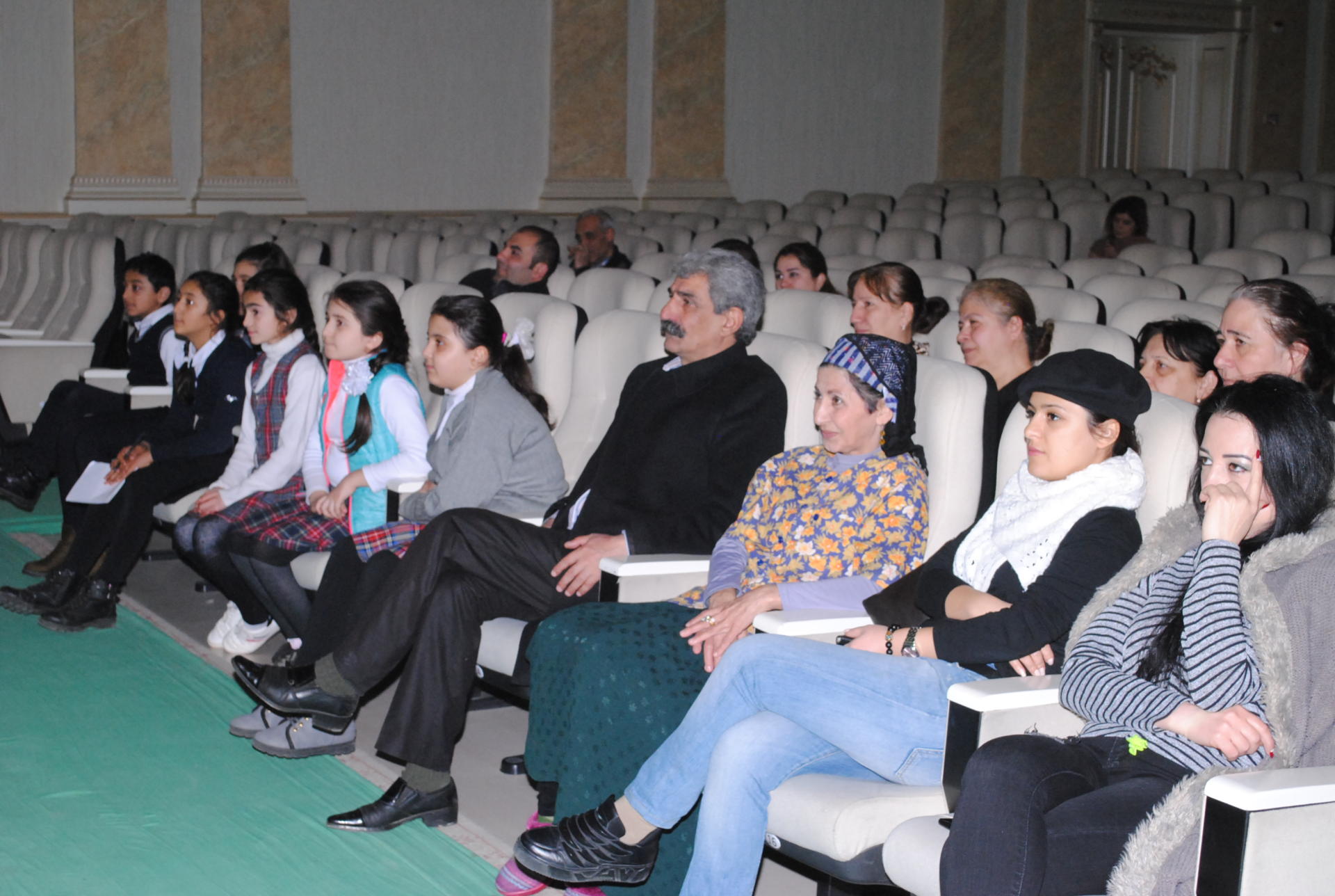 Sumqayıt Dövlət Dram Teatrı azyaşlı tamaşaçıları sevindirib (FOTO)