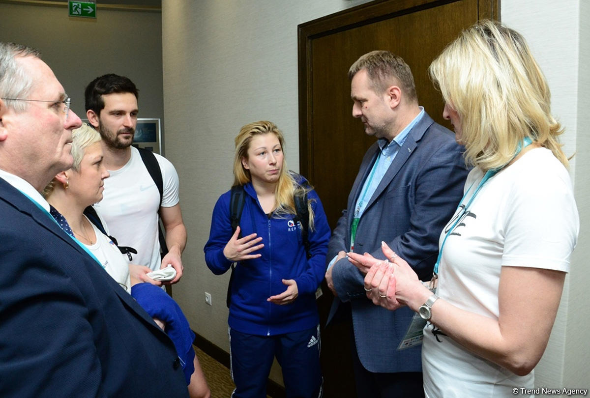 Czech envoy to Azerbaijan meets gymnasts at Trampoline & Tumbling World Cup (PHOTO)