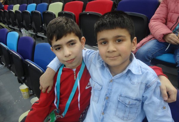 Соревнования Кубка мира по прыжкам на батуте и тамблингу в Баку прошли очень интересно – юные зрители