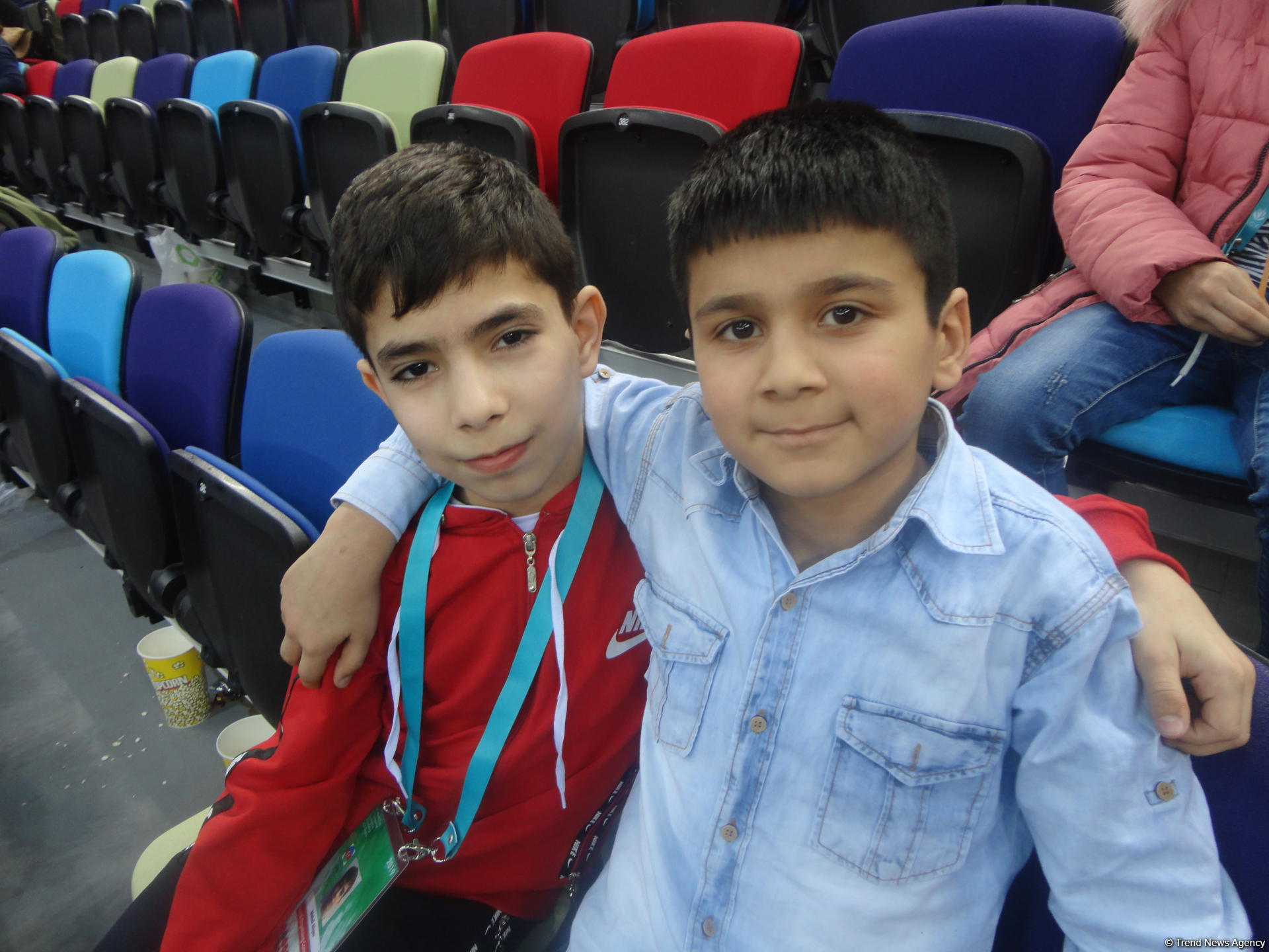 Соревнования Кубка мира по прыжкам на батуте и тамблингу в Баку прошли очень интересно – юные зрители