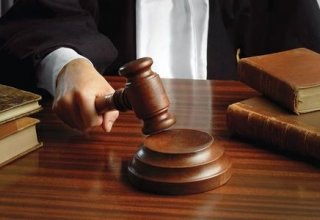 В Азербайджане продлен срок ареста обвиняемого во взяточничестве экс-сотрудника Госфонда соцзащиты