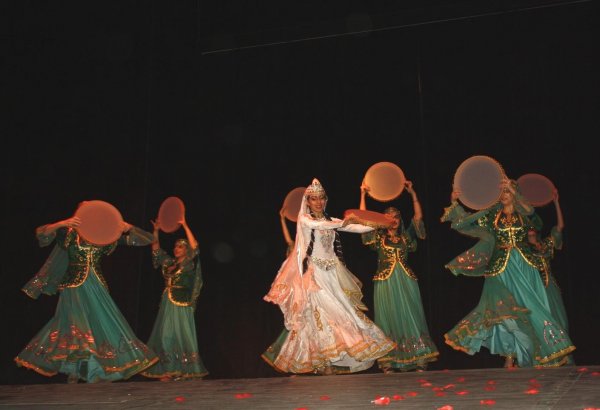 В Баку прошел фестиваль "Мозаика языковых культур" (ФОТО)