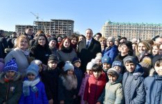 Президент Ильхам Алиев встретился на приморском бульваре Сумгайыта с жителями города (ФОТО) (версия 2) - Gallery Thumbnail