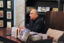 Азербайджанская интеллигенция провела диалог с Натигом Расулзаде (ФОТО)
